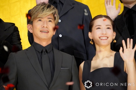 映画『レジェンド＆バタフライ』初日舞台あいさつに登壇した（左から）木村拓哉、綾瀬はるか （C）ORICON NewS inc. 