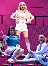 ����wMEAN GIRLS�x�̃Q�l�v���ɎQ�������Γc�j�R�� �iC�jORICON NewS inc. 