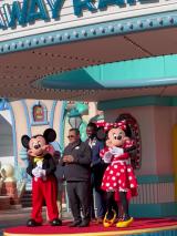 �V�A�g���N�V�����u�~�b�L�[�ƃ~�j�[�̃����i�E�F�C�E���C���E�F�C�v�iC�j2023 Disney�iC�jORICON NewS inc. 