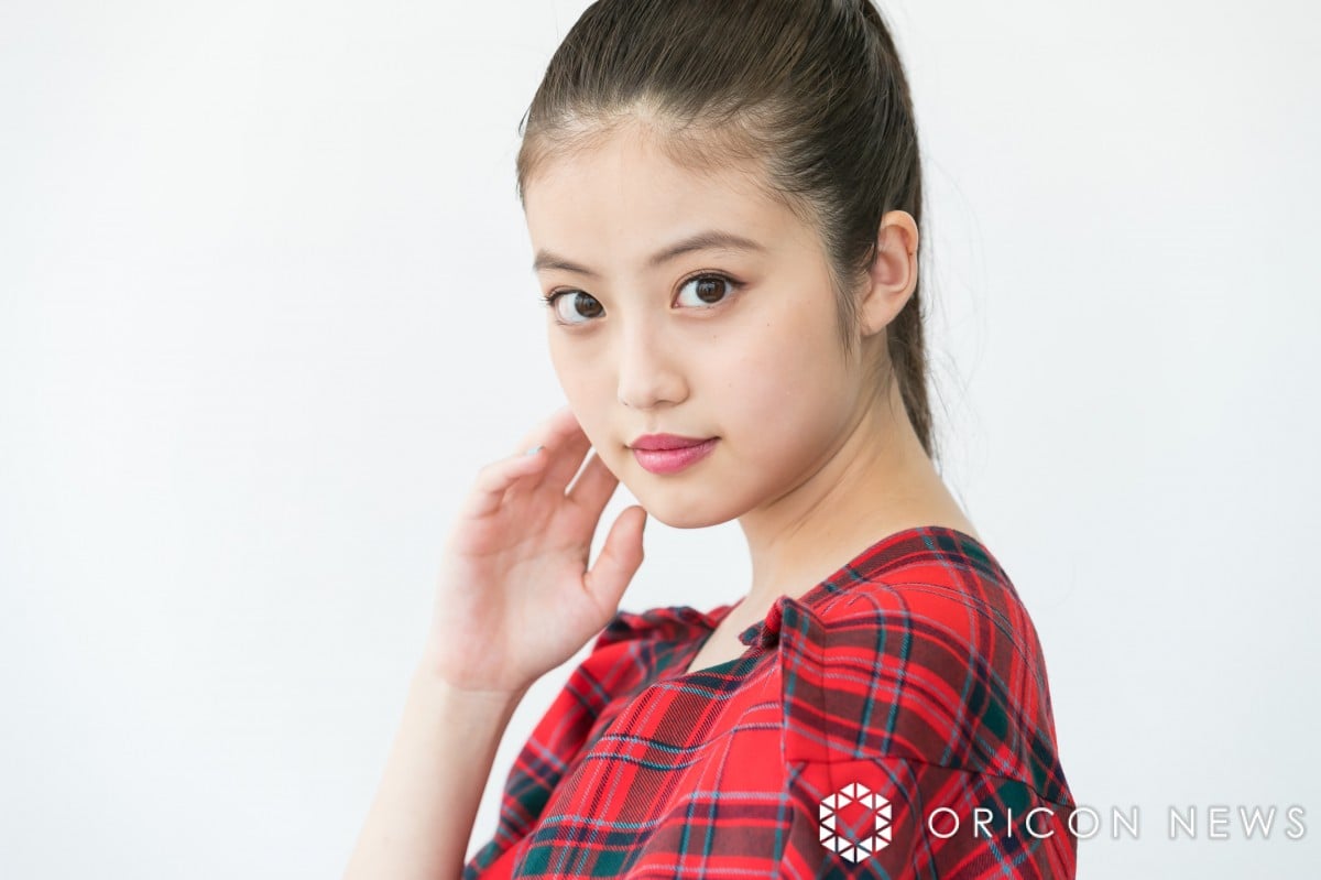 今田美桜、ミニスカ×変形ブーツで美脚あらわ「爆かわすぎてしんどい」「i love you」 | ORICON NEWS