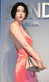 �O�g�ʉԁA�t�炵���s���N�ŉ؂₩�� �f�������ȃh���X�p�œo�� 