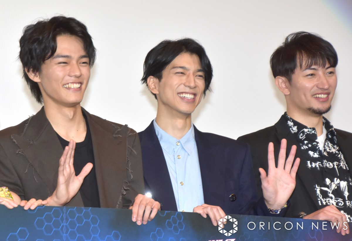 前田拳太郎、日向亘＆小松準弥から褒められにんまり 『リバイス