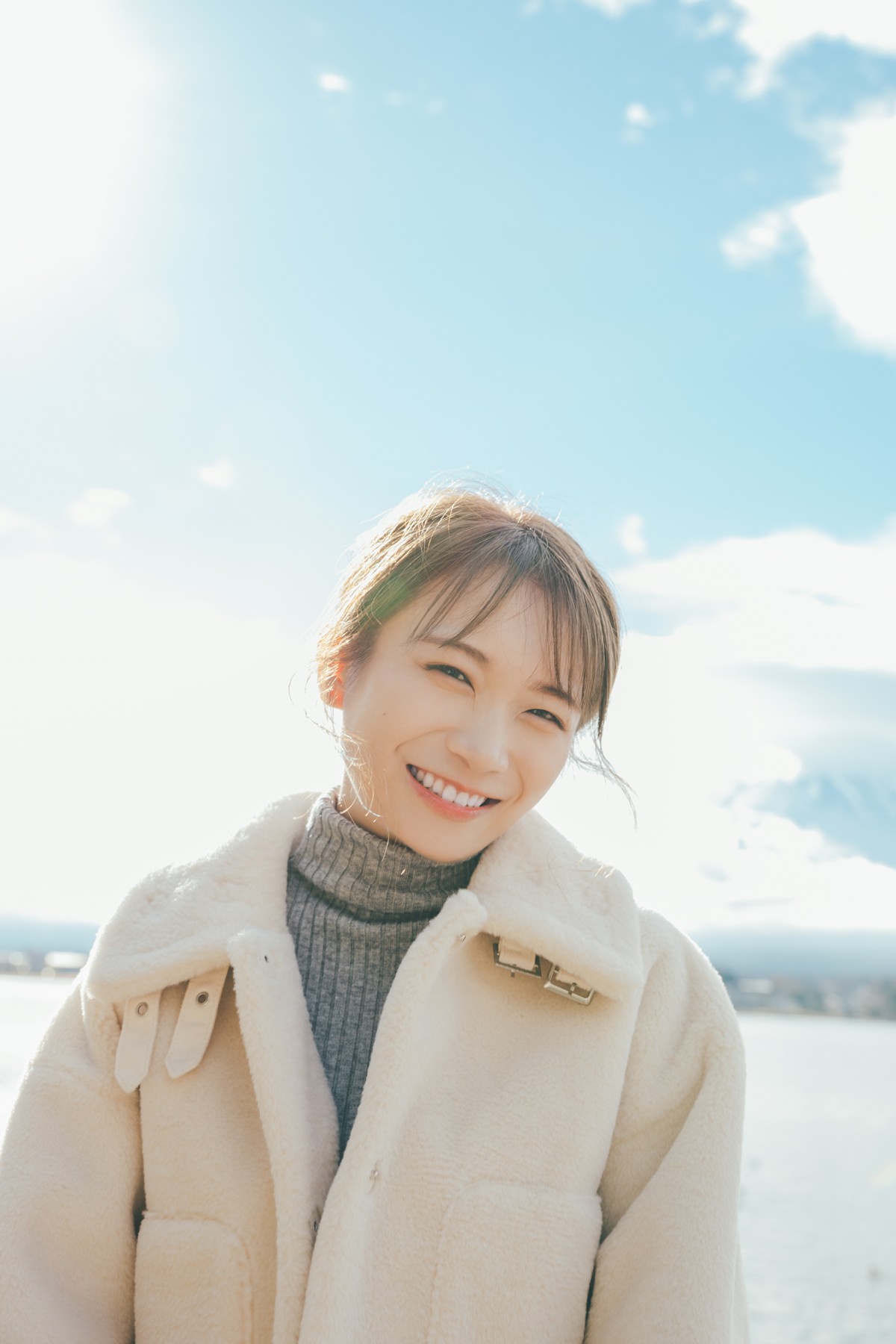 秋元真夏　歌衣装　エロ 画像・写真 | 乃木坂46秋元真夏『卒業記念写真集』、風呂上がりのほてり顔やセーラー服姿など特典ポストカード6種公開 36枚目 | ORICON  NEWS