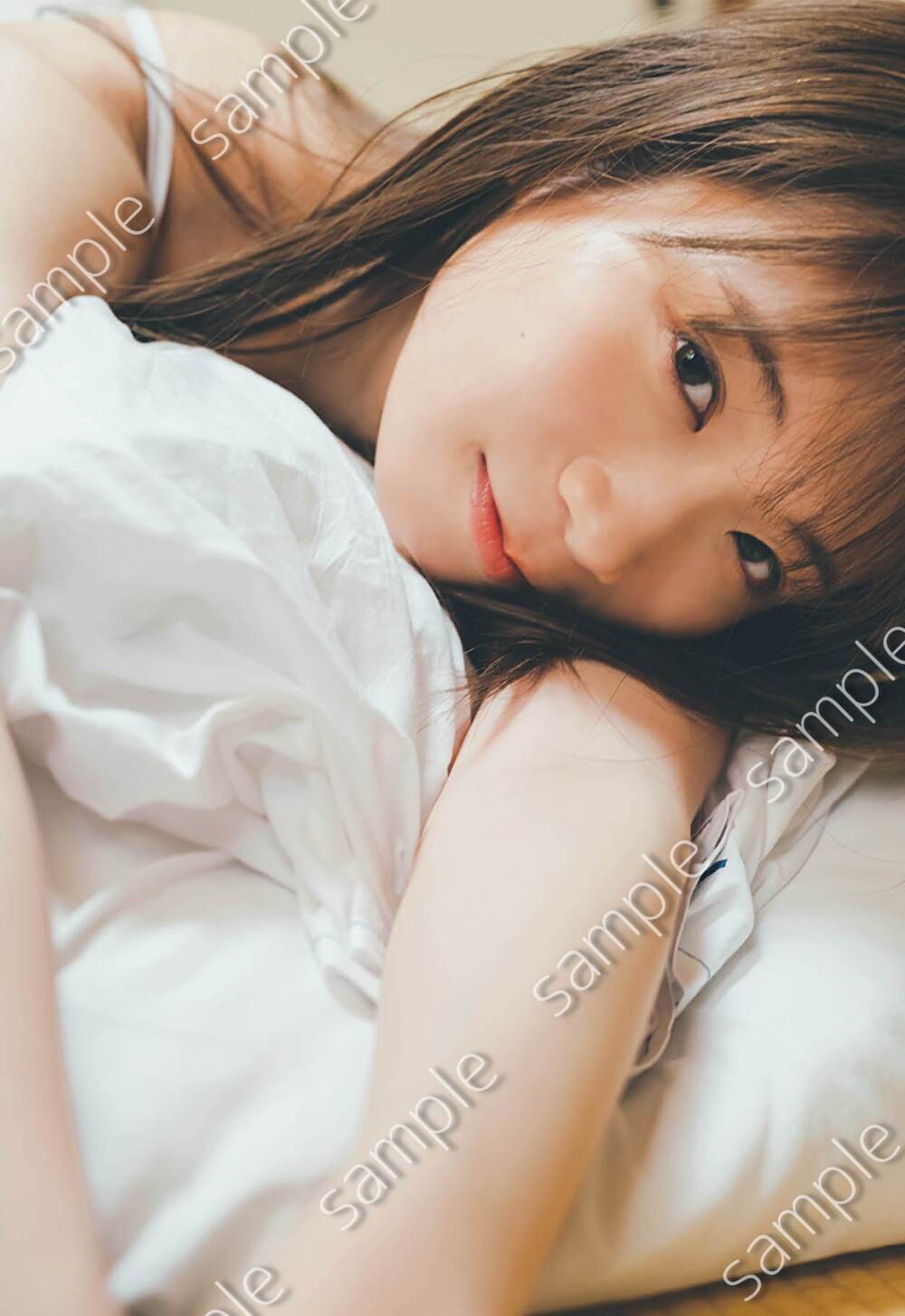 秋元真夏　歌衣装　エロ 