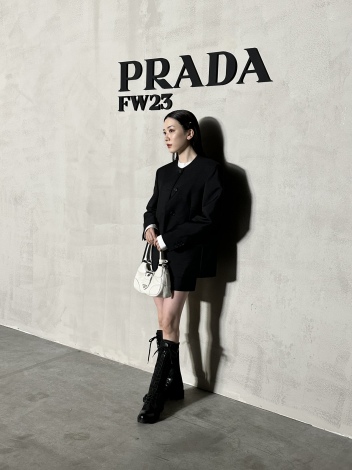 iu#PradaFW23 #MilanFashionWeek2023v(ʐ^̓cCb^[) 