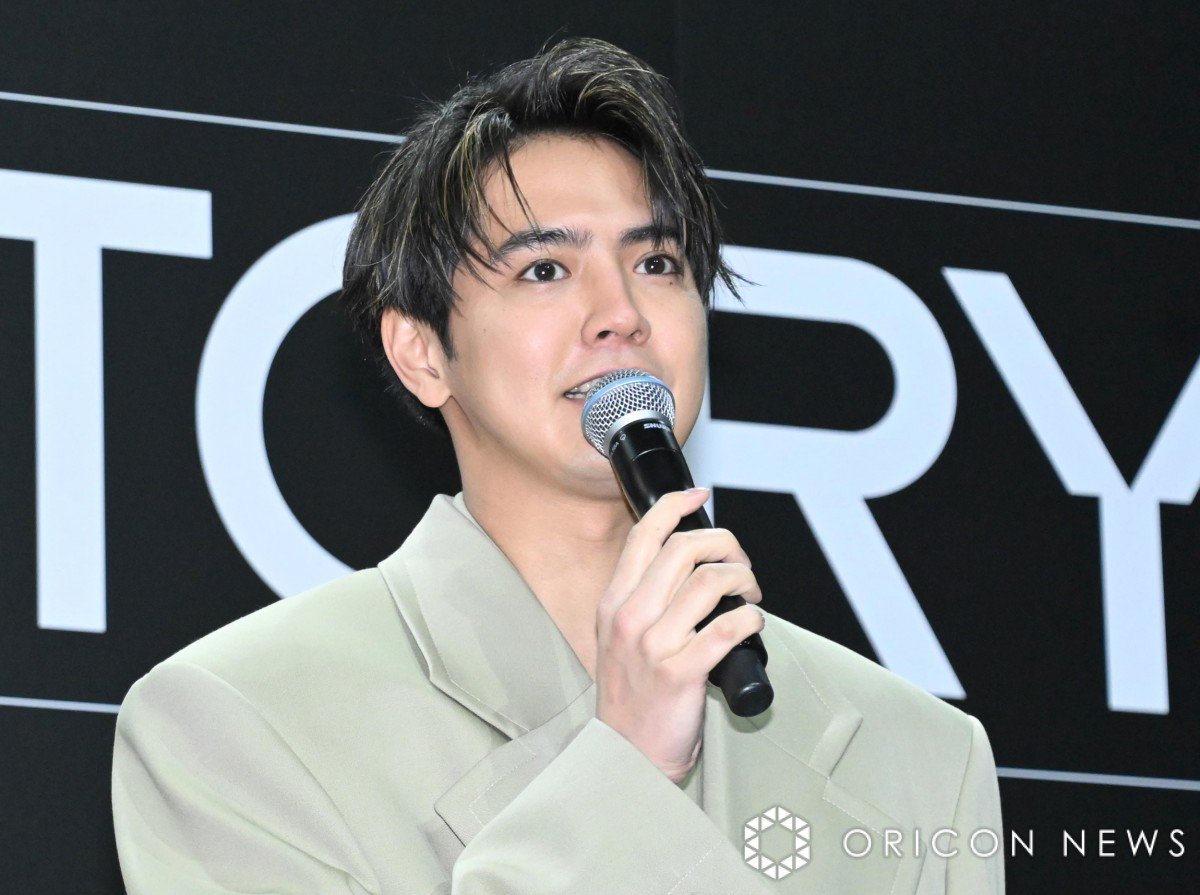 片寄涼太、アートめぐりは「基本一人」 自宅公開のコレクションも披露