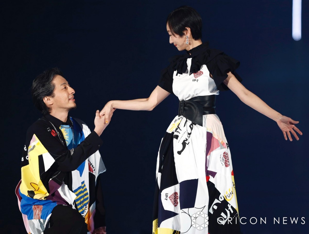 w36 }Cir K[YRNV 2023 SPRING/SUMMERxɓoꂵЂ䂫&䂩vw (C)ORICON NewS inc. 