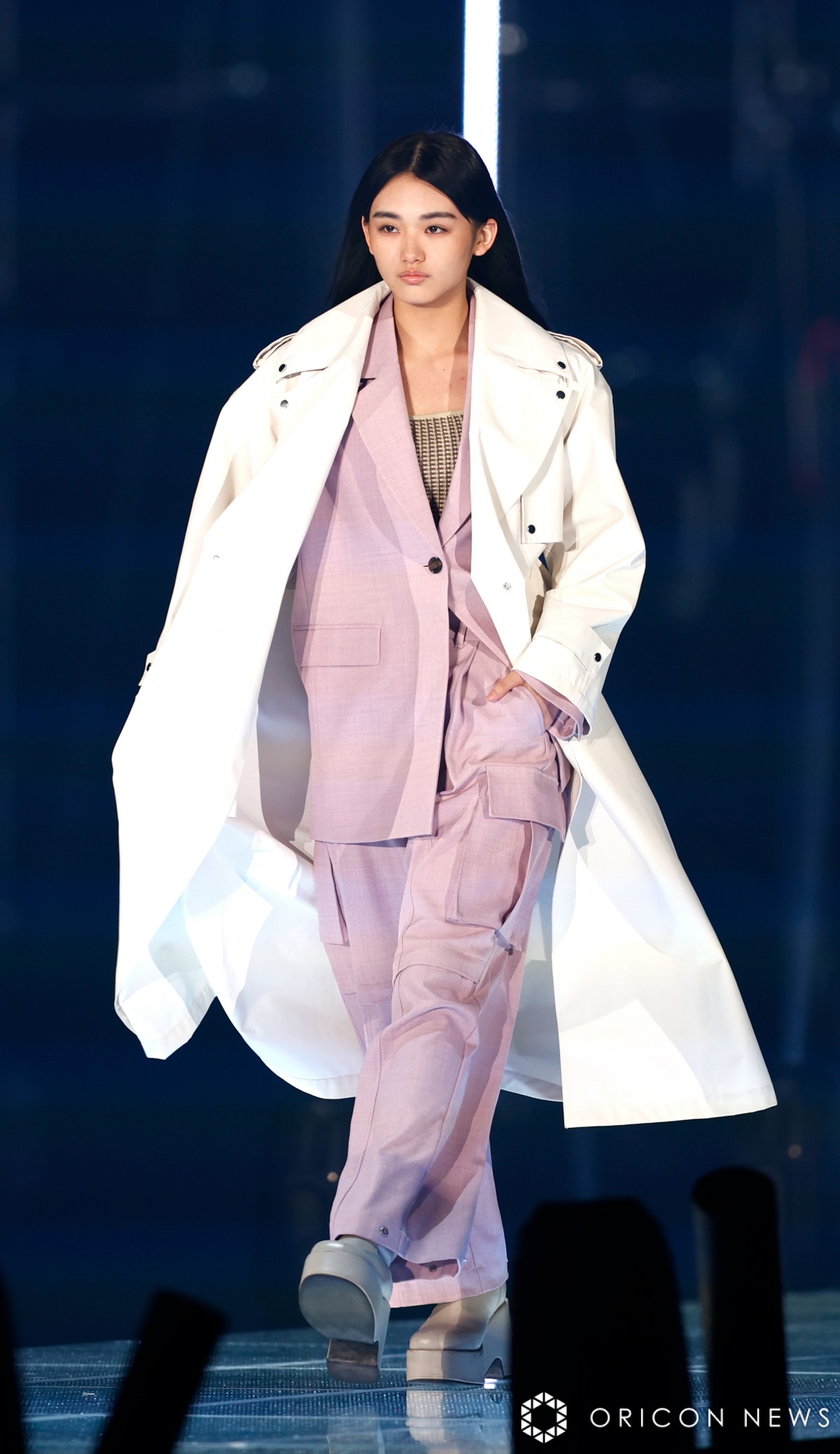 TGC2023S/S】櫻坂46山崎天、クールな春ファッションで圧倒的“覇王感