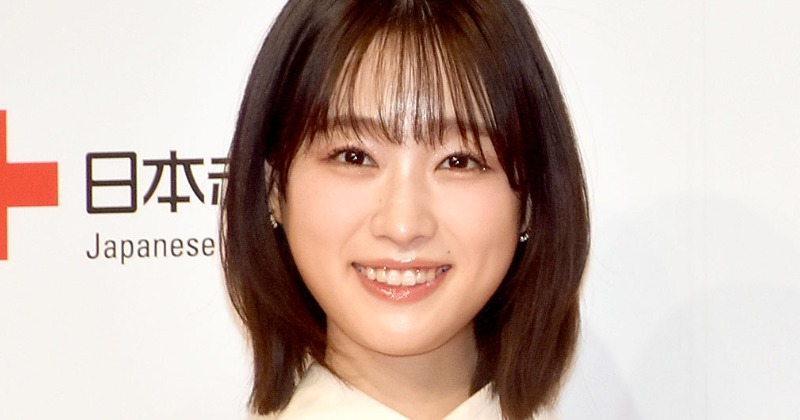 高橋ひかる、ミニスカ＆ミニトップスで美ボディ「美脚に釘付け