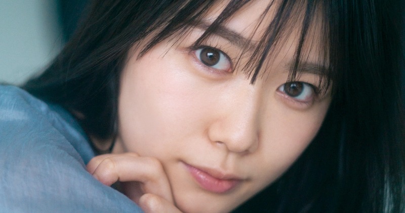 日向坂46丹生明里、新センターの貫禄で力強いまなざし 『blt