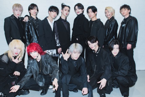 YOSHIKIプロデュース「XY」デビュー曲TV初披露 強烈個性に「レベチ