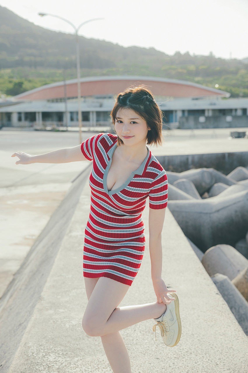 2023年のグラビアの大本命”冴木柚葉、青空広がる沖縄でフレッシュ