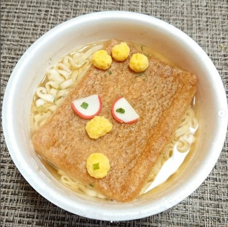 画像・写真 | カップ麺を開けたら「あの人」？ 5年間1500食以上、唯一無二の挑戦を続ける男性「”似顔麺”は瞬間芸術」 ｜最新ニュース  13枚目｜eltha（エルザ）