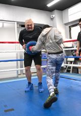 �S�z�g�}�z�[�N�A�����E�`�����s�I���̃p���`�󂯂����u�܂��ŏ΂��Ȃ����āc�v 