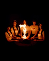 LE SSERAFIM�A�g�A�сh�̈ӎu��\�� ���t���A���o���ŏ��̃R���Z�v�g�t�H�g���J 