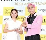 ��8��w���K�W���[�i��presents Yoga People Award 2023�x�x�X�g�I�u���M2023��܎Ҕ��\�L�҉�ɏo�Ȃ����i������j�㓡���؃A�i�E���T�[�AIG �iC�jORICON NewS inc. 