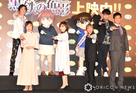 映画『名探偵コナン 黒鉄（くろがね）の魚影（サブマリン）』の公開記念舞台あいさつ（前列左から）山崎和佳奈、林原めぐみ、高山みなみ、沢村一樹、（後列左から）小山力也、灰原哀、江戸川コナン、立川譲監督 （C）ORICON NewS inc. 