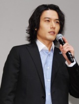 �n��F��A��ʏ����Ƃ̌����𔭕\ �w�E���g���}���u���[�U�[�x�剉���\�ɂ��킹 �w�h���C�u�x�g�n�[�g�l�h���u�������j���u���K���Ɂv 