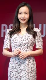 板野友美、自身ディレクションのワンピースで美スタイル披露 家庭では