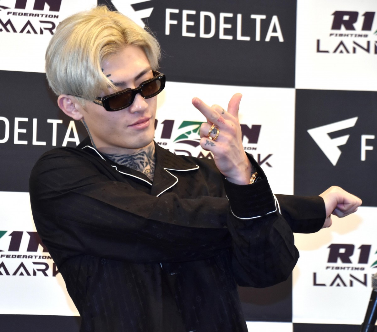 LOUIS VUITTON サングラス 平本蓮 朝倉未来 萩原京平 RIZIN】平本蓮「朝倉未来はどうでもいい。斎藤裕にKO勝利のほうが