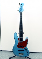 ����̃��C�u�p5�����C����Alleva-Coppolo��Classic LG-5�B�A���_�[�{�f�B�\+�V���K�[���C�v���l�b�N�Ƃ����\����JB�X�^�C���B�d���n�͓��ЃI���W�i���ŁA�R���g���[����2�{�����[��+1�g�[��+2�o���hEQ (C)ORICON NewS inc. 