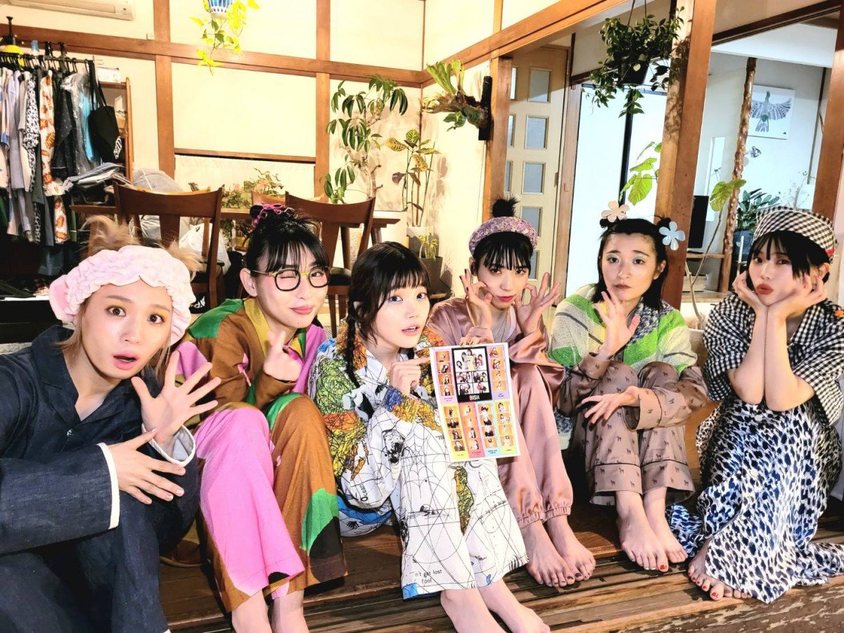 解散直前のBiSH『mini』表紙に初登場 豪華SP付録も「普段とはひと味