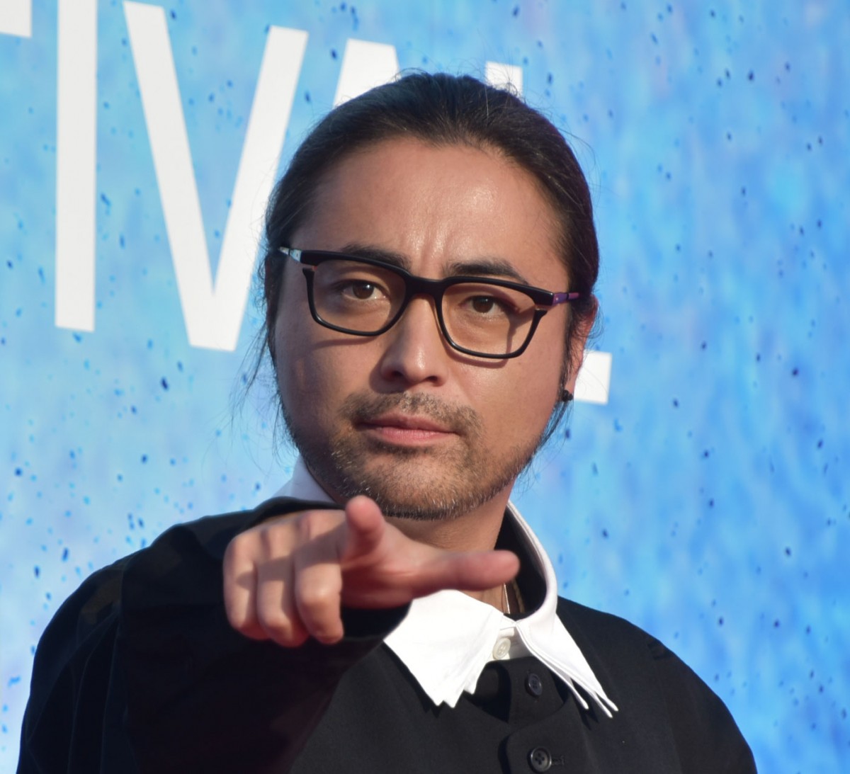 画像・写真 | 【横浜国際映画祭】山田孝之、メガネ取り出し“コナン”に