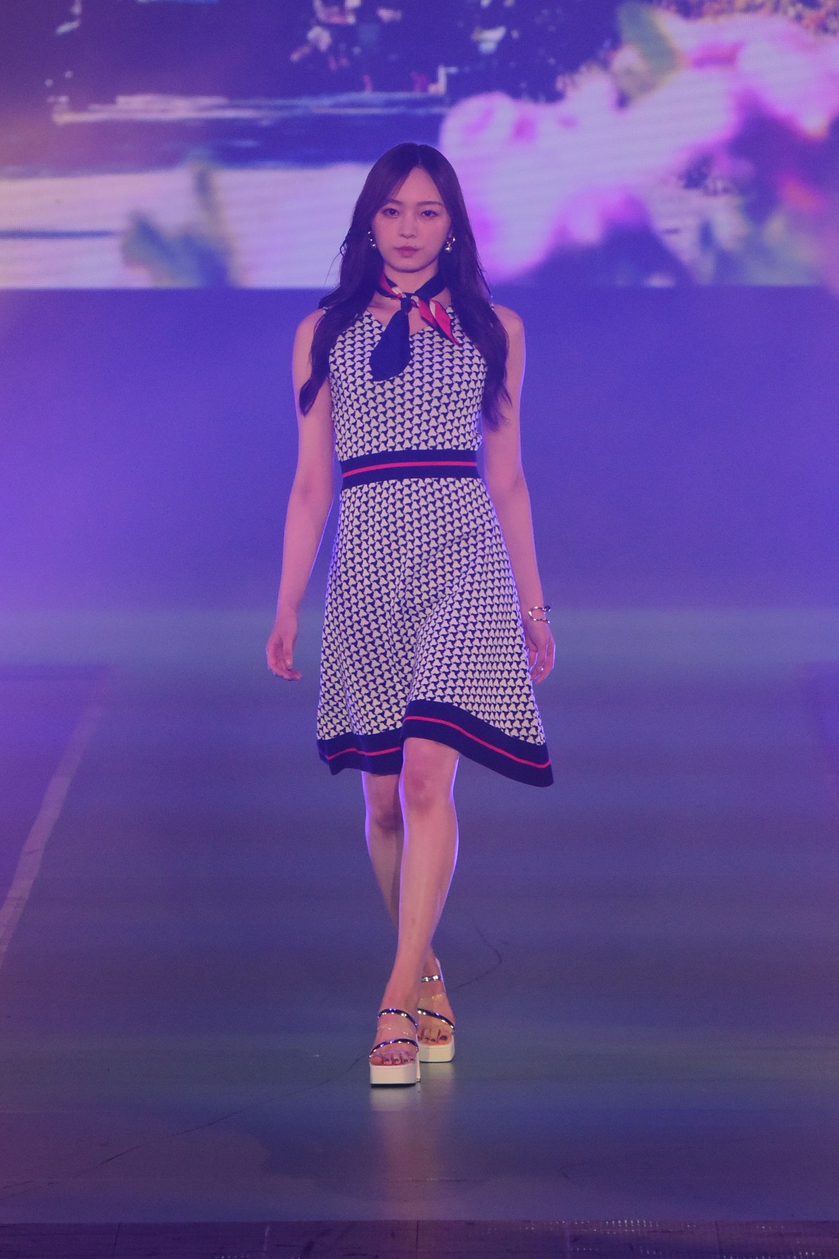 乃木恋限定 彼女が飛び出すショッピングバッグ 梅澤美波 🎐