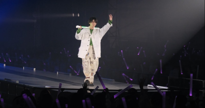 板垣李光人、『サツコレ』シークレット登場で会場どよめき 指ハートで