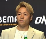 �����A�i���Z�c�́wONE�x�ƌ_��u�킢�����I�肪����BK-1��\�Ƃ��ĉ��荞�݂ɍs���v 