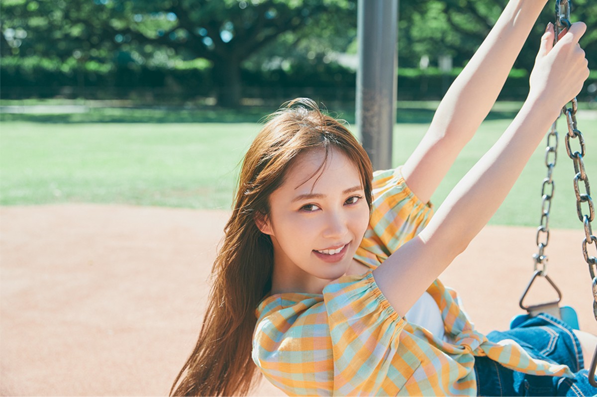 日向坂46加藤史帆、ビーチで人生初のビキニカット 1st写真集から
