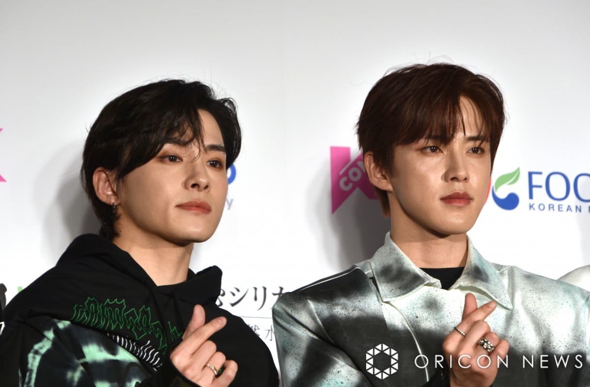 画像・写真 | 【KCON JAPAN】JO1、白×黒衣装＆髪色チェンジで登場 佐藤