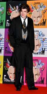 �~���[�W�J���w�t�@�b�V�����E�t���[�N�E�V���[�x��މ�ɏo�Ȃ�����c�D �iC�jORICON NewS inc. 