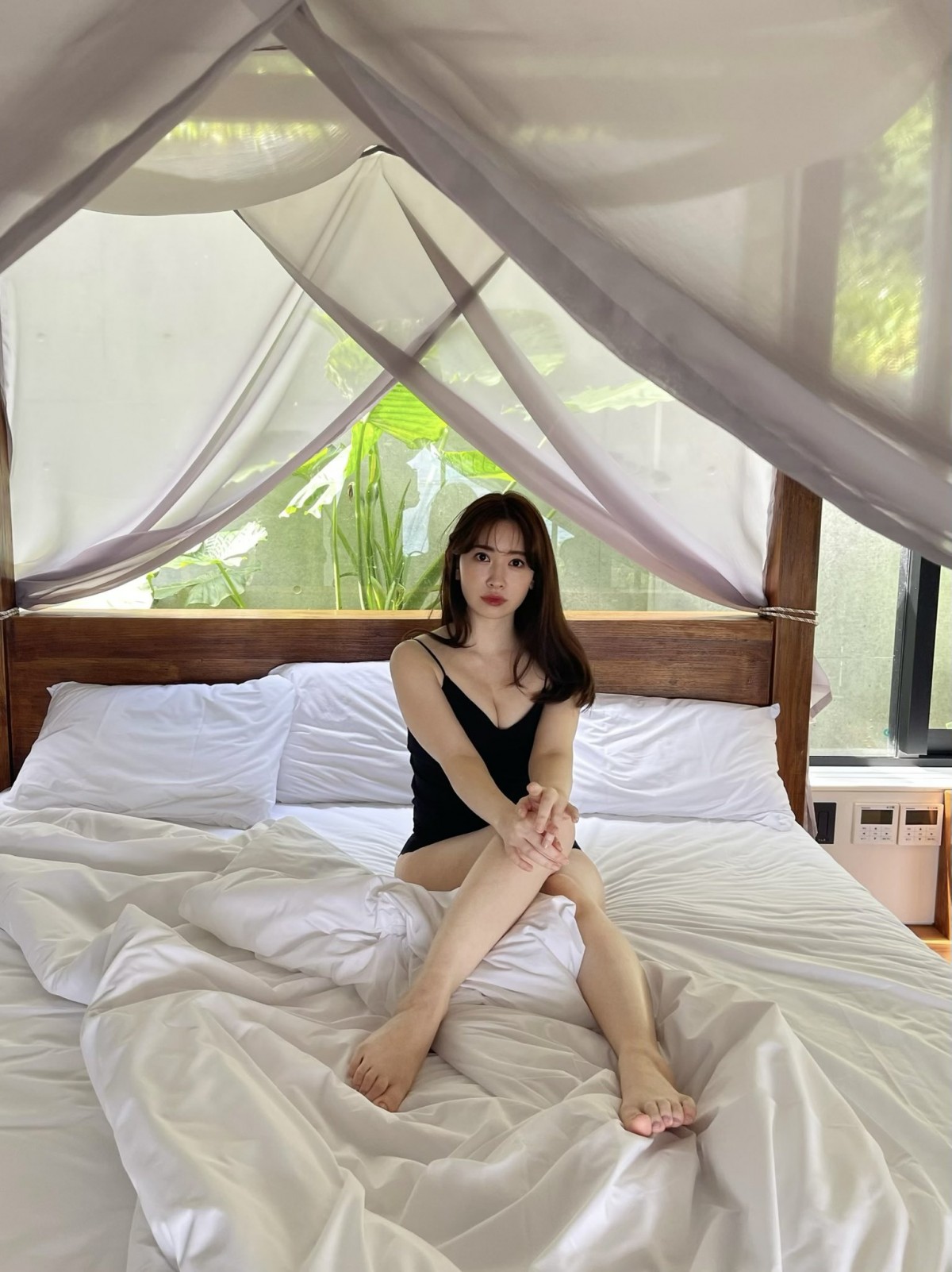 画像・写真 | 小嶋陽菜「ラストなのか..？」ランジェリー姿で表紙飾る