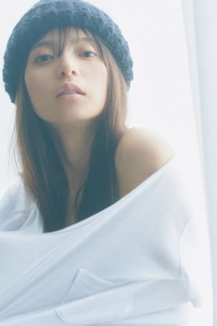 齋藤飛鳥写真集 5/23発売決定！！先行カットも公開！ | ゆるい坂道