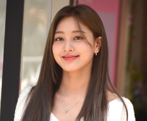 �؍��R�X���u�����h�wMILK TOUCH�x���Z�v�V�����C�x���g�ɓo�ꂵ��TWICE�E�W�q�� �iC�jORICON NewS inc. 