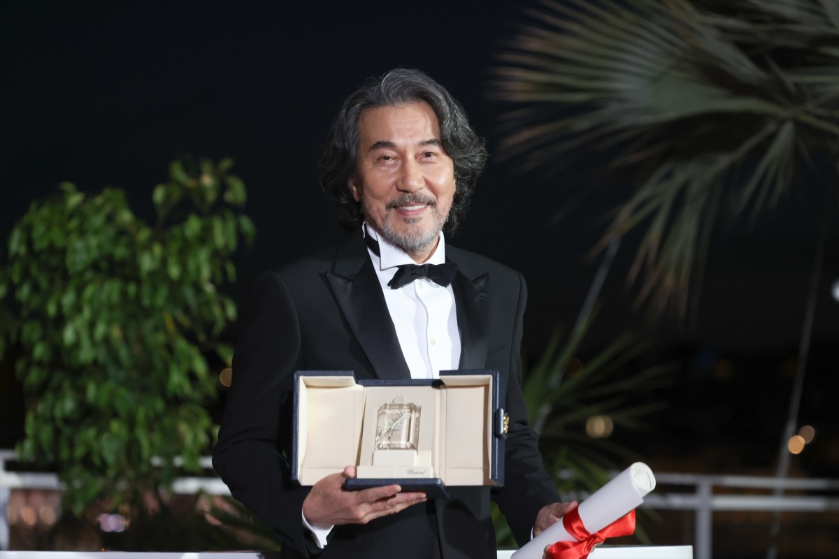 役所広司、カンヌ国際映画祭で最優秀男優賞受賞「この賞に恥じないように頑張る」 | ORICON NEWS