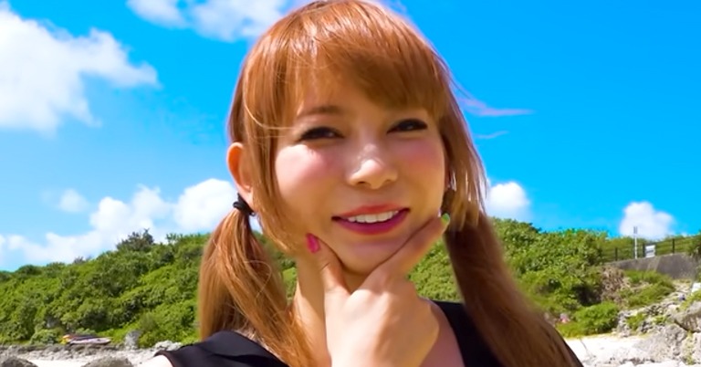 中川翔子、胸元大胆披露のサムネに視聴者興奮「永久保存版