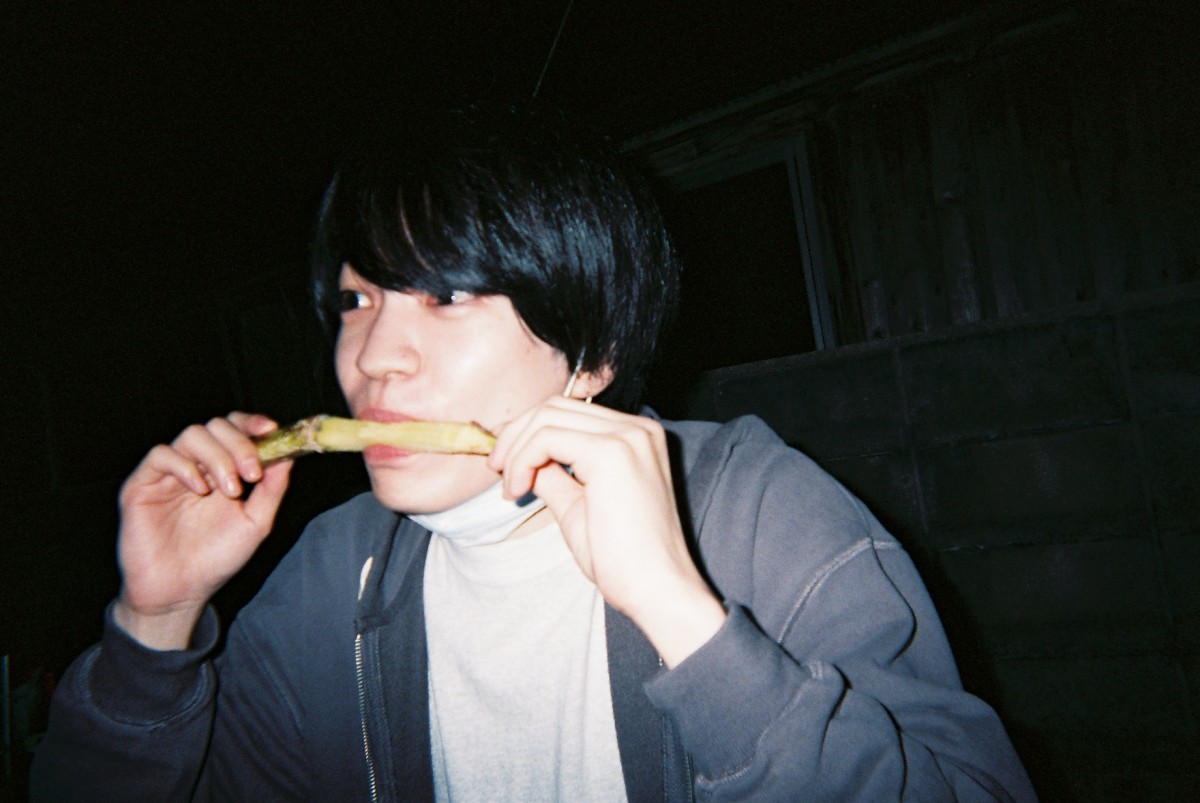 なにわ男子・西畑大吾、サトウキビかじる 『忌怪島』チームメンバー