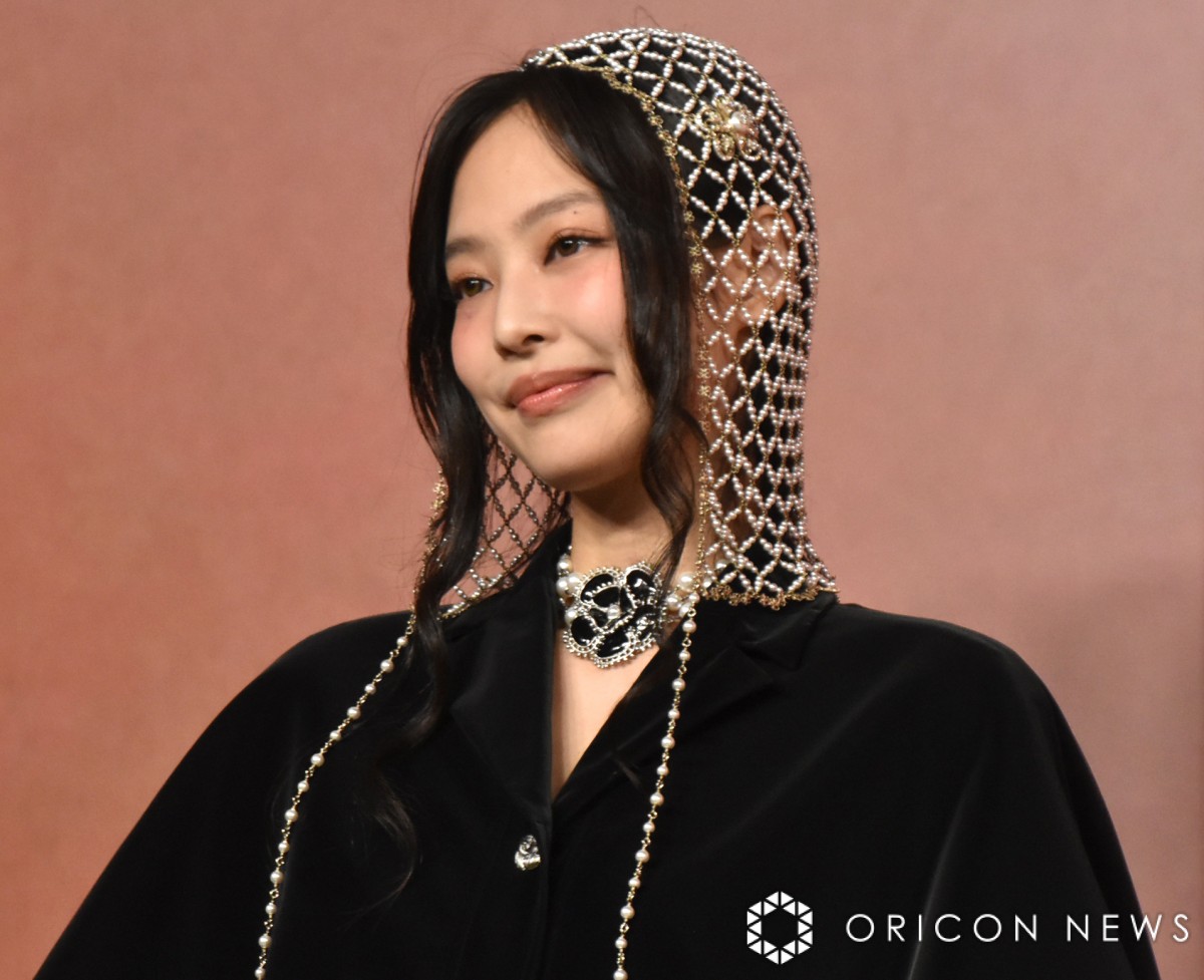 画像・写真 | 小松菜奈、鼻ピアスにレザージャケットでパンクなコーデ 昨年のシャネル秋冬コレクションで「絶対に着たいと思っていた」 69枚目 |  ORICON NEWS