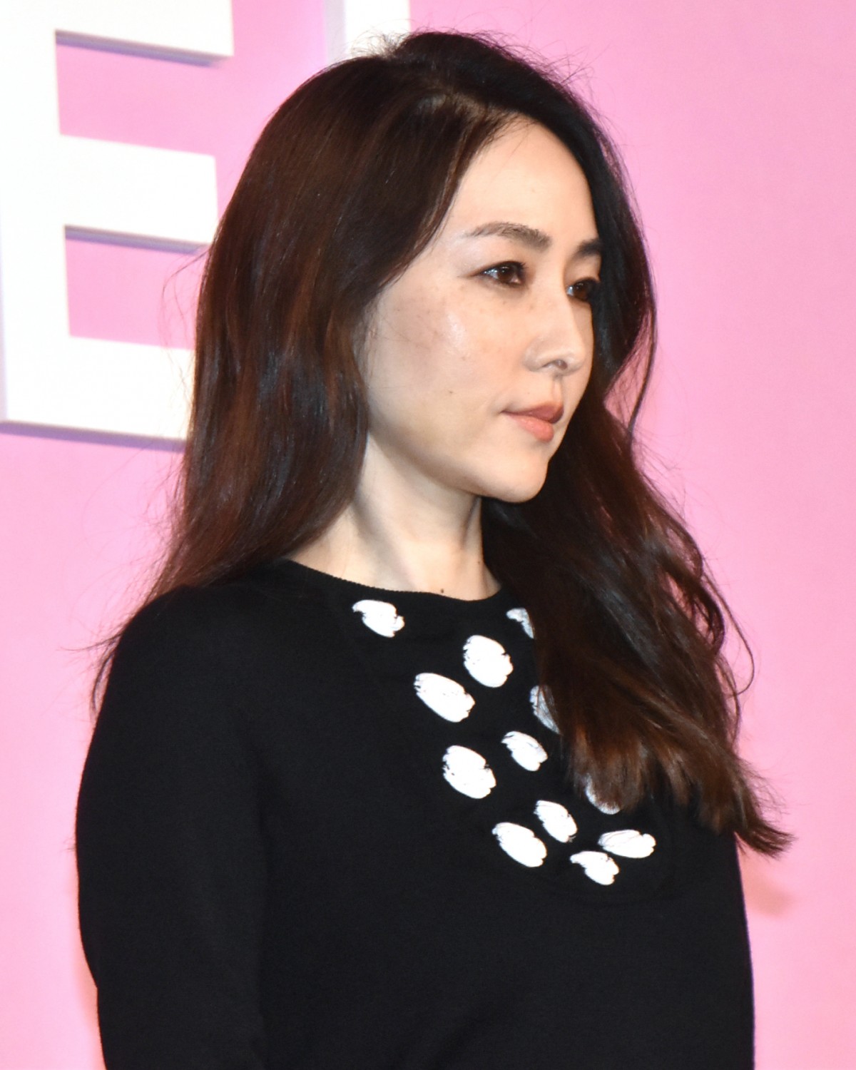 霧島れいか ero 画像・写真 | 大政絢、超ミニ黒ドレスで“美脚”全開「長い足がスラリ」「マジ綺麗～」「なんやエロいやんけ」 25枚目 | ORICON NEWS