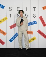 Snow Man岩本照、『RIMOWA』アニバーサリーイベントに来場 スーツ