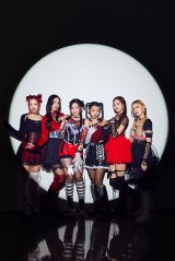 6�l�g�����ЃK�[���Y�O���[�v�ELapillus�A8�E2���{�f�r���[���� 