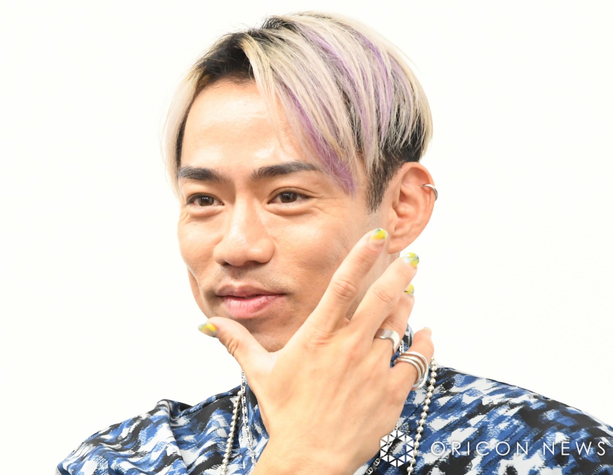 高橋大輔、銀髪＆ピンクメッシュでイメチェン “かなだい”現役引退1ヶ月