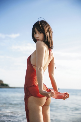森川葵写真集 森川葵“最初で最後”の写真集、オリコン「写真集」ランキング1位