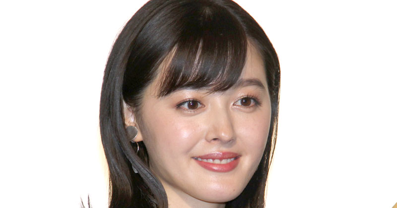 元モー娘。久住小春、チェック水着の“美ボディ”ショットに反響