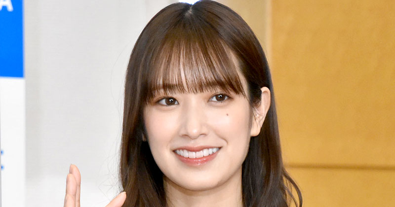 日向坂46佐々木久美、“超ミニスカ”で圧巻美脚「#お楽しみに