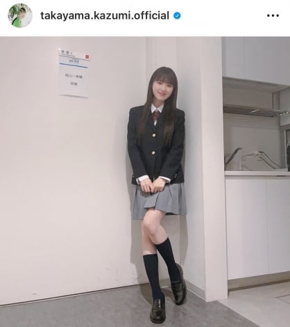 画像・写真 | 高山一実、ミニスカ制服で太もも美脚あらわ「ちょっと