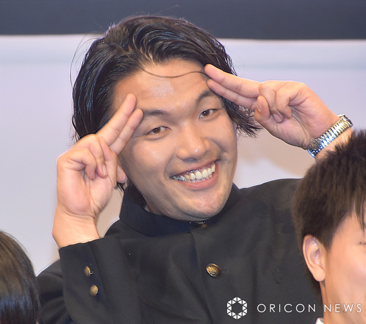 見取り図、学ラン姿で自虐「セクシー男優みたい」 盛山晋太郎は