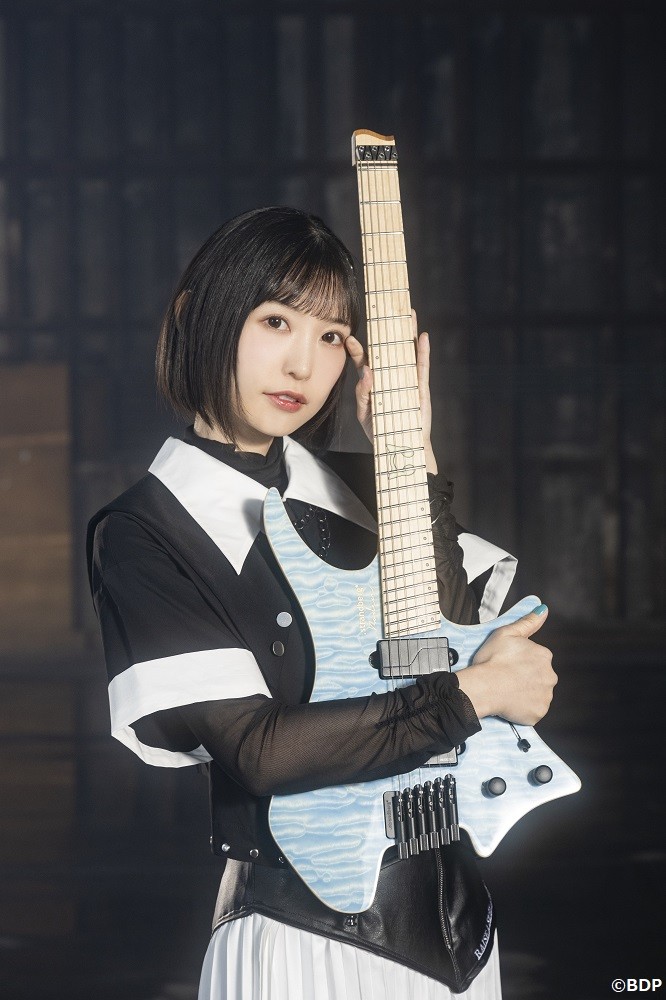 小原莉子 使用マイク　サイン入り　RAISE A SUILEN 小原莉子 使用マイク サイン入り RAISE A SUILEN - メルカリ